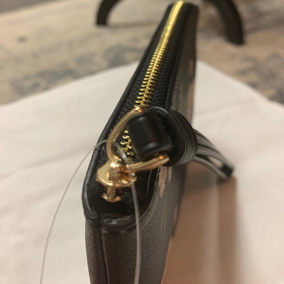 Coach | “Daisies” zipper Wristlets - Picture 7 of 8